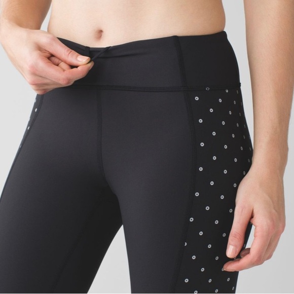 Lululemon Tight Stuff Tight in Black/Sequin Dot Black Silver/White | Size 8 - Picture 6 of 11